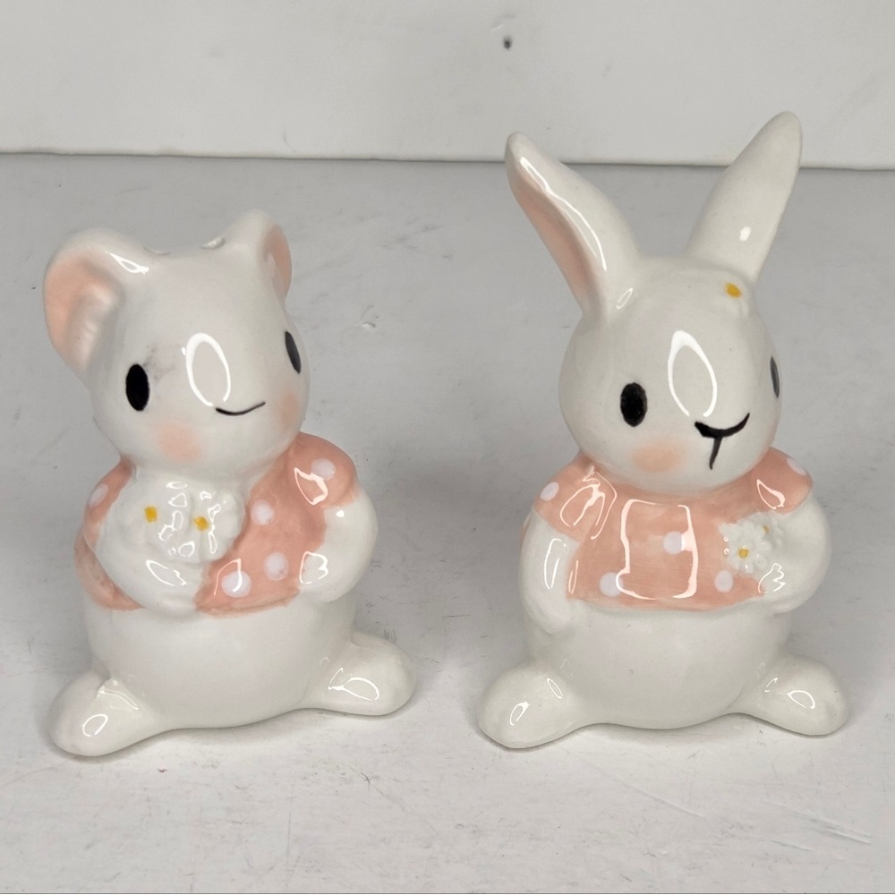 10 Strawberry Street Pink Shirt Ceramic Easter Bunny Salt And Pepper Shaker Set